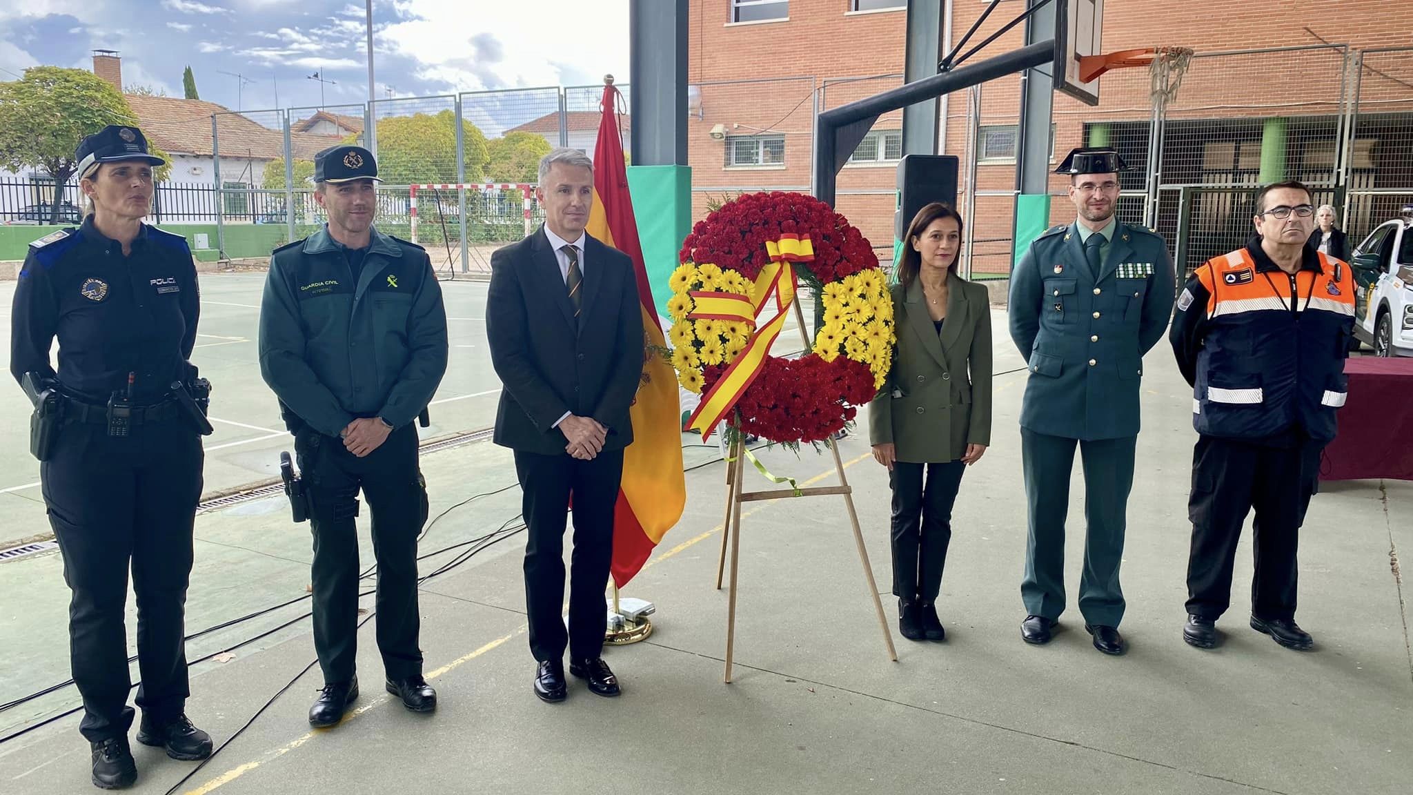 Homenaje a la Bandera Nacional y exhibición de medios en Villanueva del Pardillo