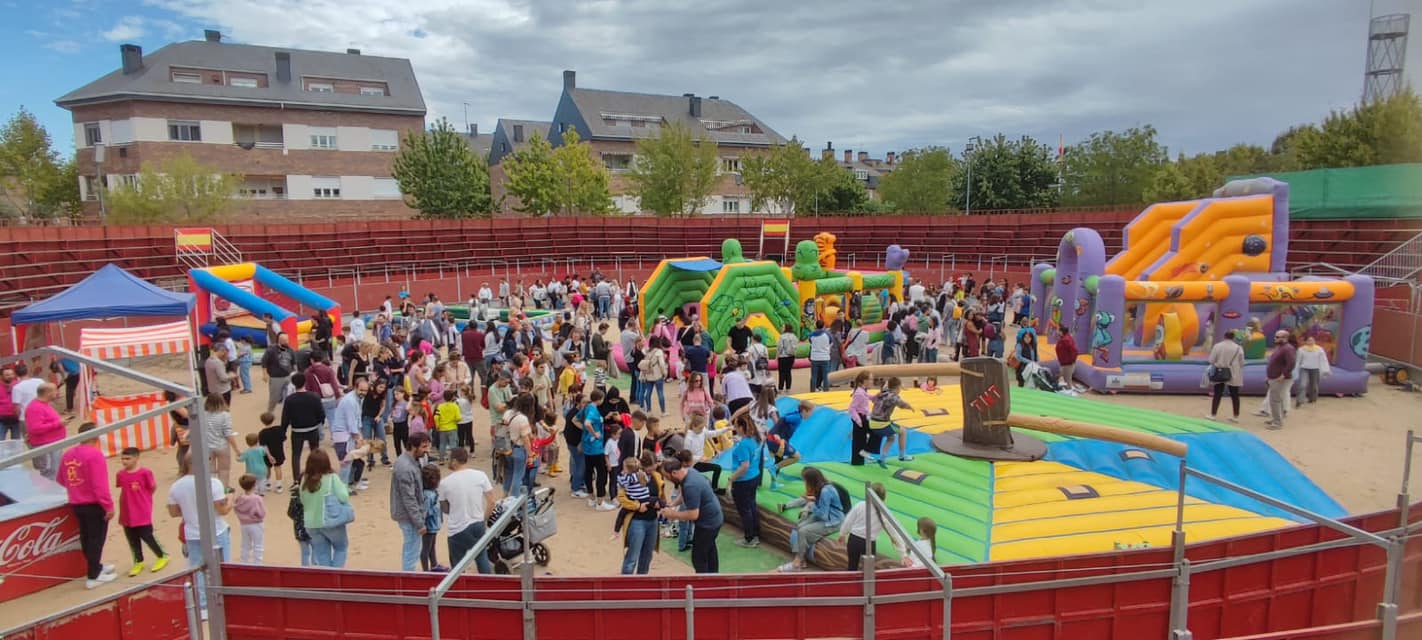 Gran acogida del parque infantil en la Plaza de Toros