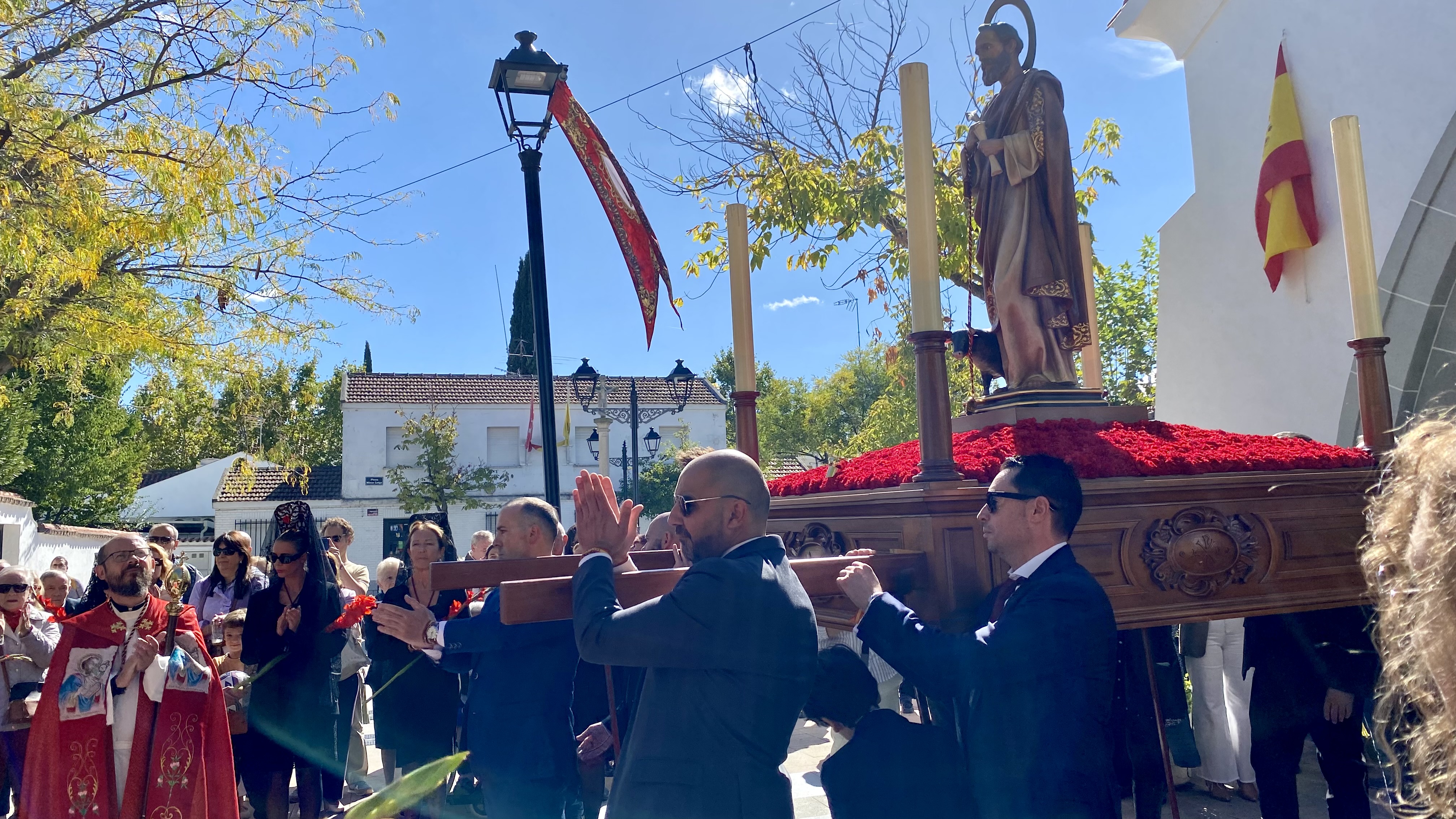 Procesión en honor a San Lucas Evangelista en Villanueva del Pardillo