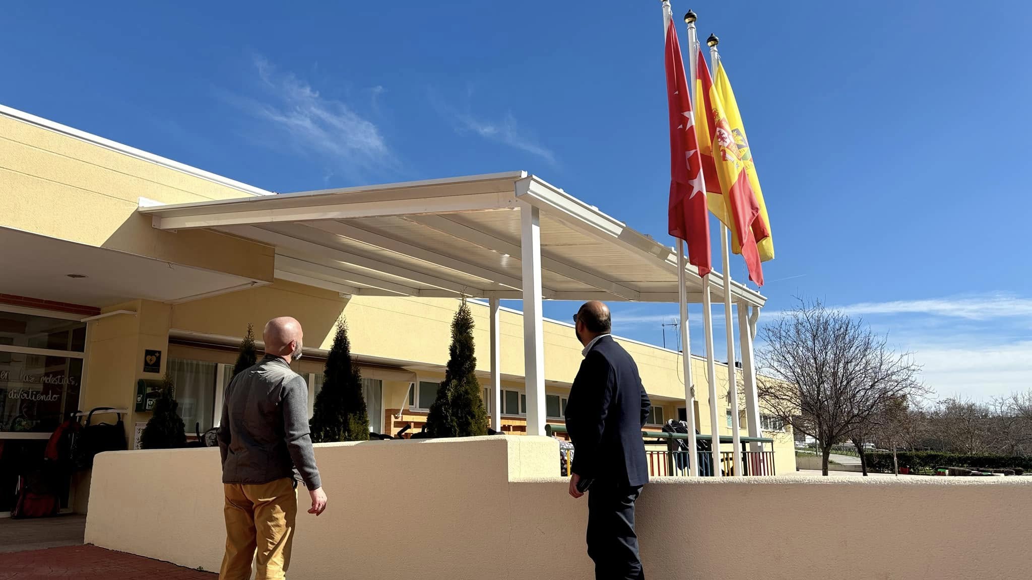 Villanueva del Pardillo realiza una nueva inversión en la Escuela Infantil Municipal con la instalación de una pérgola